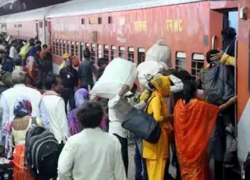 Indian Railways:ટ્રેનમાં મુસાફરી કરતા કરોડો મુસાફરો માટે એક મોટું અપડેટ છે. કન્ફર્મ ટિકિટ સાથે ટ્રેનમાં મુસાફરી કરતા મુસાફરોની સુવિધા માટે રેલવે કડકાઈ વધારવા જઈ રહી છે. જેના કારણે વેઇટિંગ ટિકિટ ધરાવતા મુસાફરો સ્લીપર અને એસી કોચમાં મુસાફરી કરી શકશે નહીં.