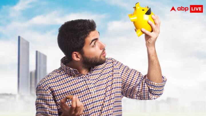 किराए पर फ्लैट लेते वक्त सिक्योरिटी मनी की मांग करना अक्सर एक विवादित और अवैध प्रथा बन चुकी है. कई बिल्डर और मकान मालिक किराएदारों से अतिरिक्त सिक्योरिटी मनी की मांग करते हैं, जोकि कानून के खिलाफ है.