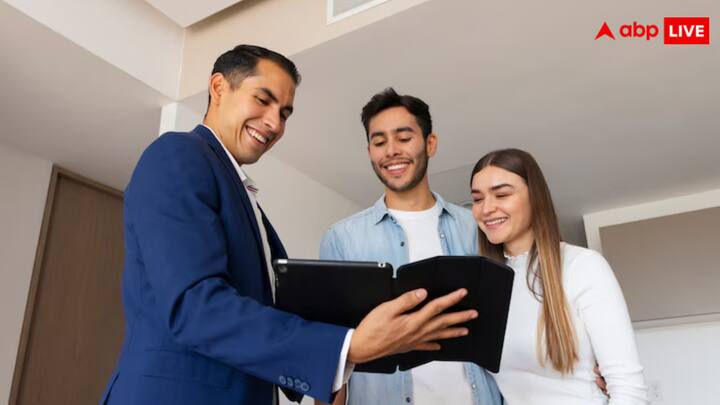 अगर बिल्डर जबरन अधिक पैसा वसूल रहा है या डिपॉजिट वापस नहीं कर रहा है, तो आप उपभोक्ता अदालत में केस फाइल कर सकते हैं. इसमें ज्यादा खर्चा भी नहीं आता और फैसला तेजी से होता है.