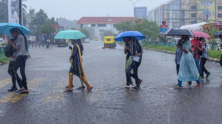 IMD সূত্রে খবর, সকাল সাড়ে ৮ টা নাগাদ বাতাসে জলীয়বাস্পের পরিমাণ ছিল ৭২ শতাংশ এবং বিকেলের দিকে তা ৭০ এর নিচে নেমে আসবে বলেই আশা করা হয়েছে।