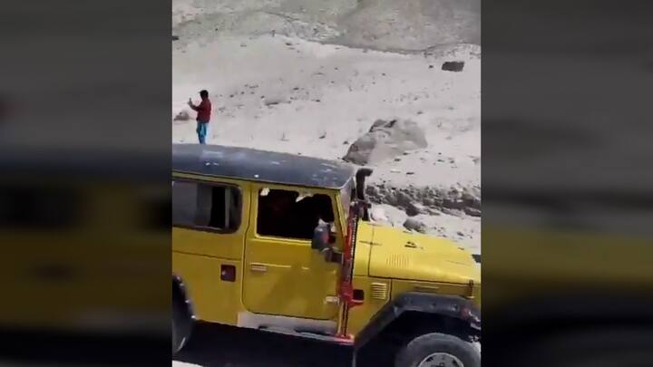 पाकव्याप्त काश्मीरमधील लोकांना चांगली वागणूक दिली नाही. गिलगिट, खैबर पख्तून आणि बलुचिस्तानमधील अनेक नागरिकांना सरकार दुय्यम नागरिक असल्यासारखी वागणूक देते. त्यामुळे लोकांमध्ये प्रचंड राग आहे.