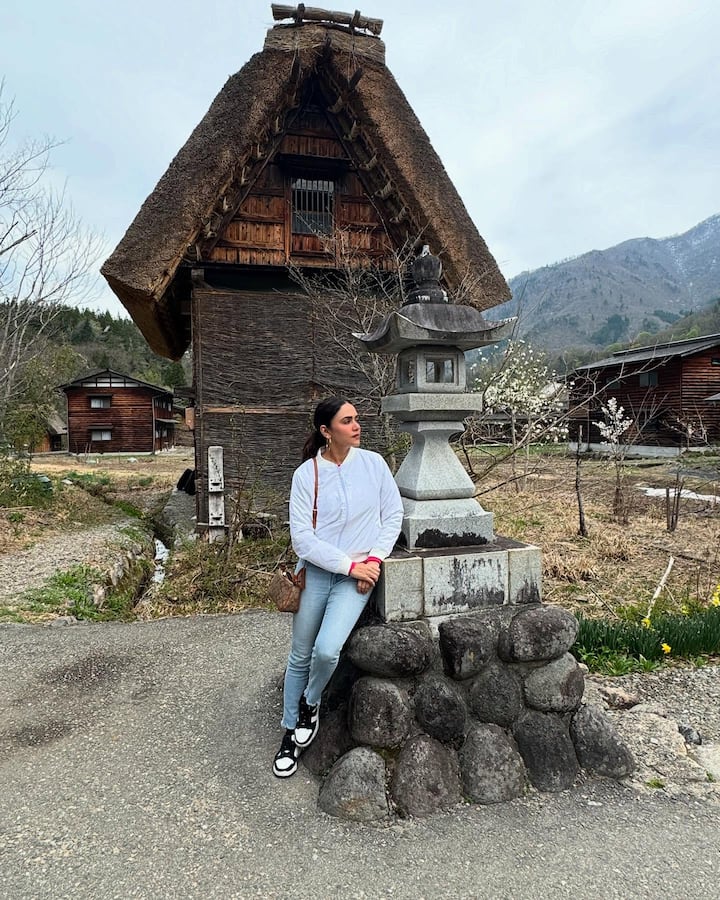 अमृताने आजवर तिच्या अभिनयाने आणि नृत्याने चाहत्यांना घायाळ केलं आहे. अमृताचे अनेक सिनेमे गाजले आहे.