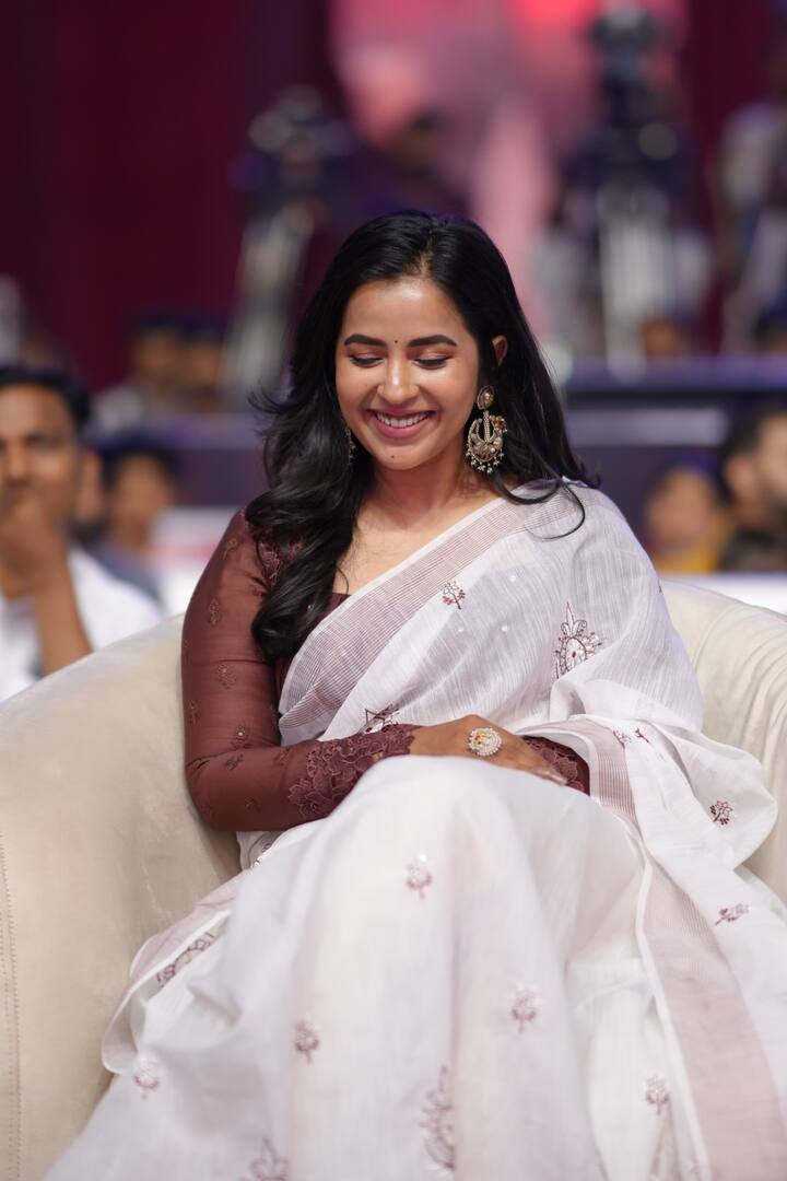 'హిట్ 2' సినిమాలో కోమలి ప్రసాద్ నటించారు. ఆవిడ ఎస్సై వర్ష క్యారెక్టర్ చేశారు. ఇప్పుడు హిట్ 3 సినిమాలో కూడా ఎస్సై వర్షగా కోమలి ప్రసాద్ క్యారెక్టర్ కంటిన్యూ అవుతోంది. మరి ఆవిడ క్యారెక్టర్ లెంగ్త్ ఎంత ఉంటుంది? సినిమాలో ఇంపార్టెన్స్ ఎంత? అనేది మే 1న తెలుస్తుంది. 