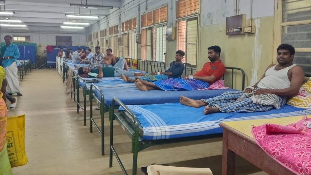 Thanjavur hospital fire accident issue 40 temporary workers involved in the rescue of those undergoing treatment tnn பாராட்டும் இல்ல... டெஸ்ட் முடிவும் தெரியலை: டிஸ்சார்ஜ் செய்தது ஏன்? - உயிர்களை காப்பாற்றியவர்கள் வேதனை