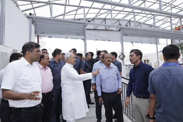पटना जीपीओ गोलंबर के समीप मल्टीलेवल हब का निर्माण किया जा रहा है जो यातायात के विभिन्न स्रोतों को जोड़ने वाला एक प्रमुख केंद्र होगा.