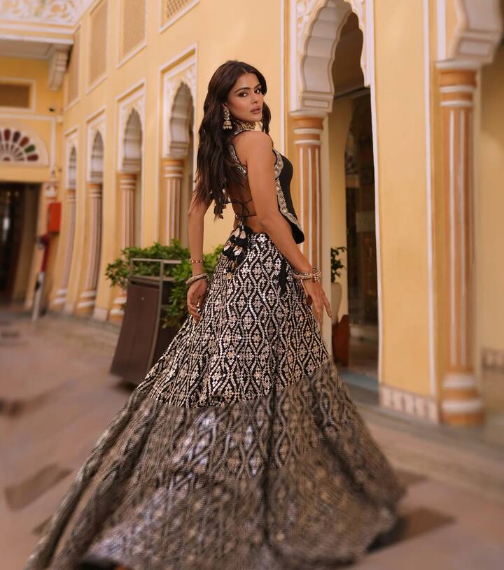 Priyanka Chahar Choudhary never fails to leave fans mesmerized with her effortless style, and her latest appearance in a black lehenga paired with a daring backless choli is yet another testament to her evolving fashion prowess