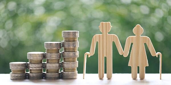 ਕੀ ਮੰਗ ਕੀਤੀ ਜਾ ਰਹੀ ਹੈ...  ਈਪੀਐਫਓ ਤੋਂ ਪੈਨਸ਼ਨ ਪ੍ਰਾਪਤ ਕਰਨ ਵਾਲੇ ਕਰਮਚਾਰੀ ਮੰਗ ਕਰ ਰਹੇ ਹਨ ਕਿ ਘੱਟੋ-ਘੱਟ ਪੈਨਸ਼ਨ 1000 ਰੁਪਏ ਤੋਂ ਵਧਾ ਕੇ 7500 ਰੁਪਏ ਪ੍ਰਤੀ ਮਹੀਨਾ ਕੀਤੀ ਜਾਵੇ। ਉਨ੍ਹਾਂ ਦਾ ਕਹਿਣਾ ਹੈ ਕਿ 1000 ਰੁਪਏ ਦੀ ਜੋ ਪੈਨਸ਼ਨ ਮਿਲਦੀ ਹੈ ਇਸ ਨਾਲ ਕਰਮਚਾਰੀ ਆਪਣੇ ਜ਼ਰੂਰੀ ਖਰਚੇ ਵੀ ਨਹੀਂ ਕੱਢ ਪਾਉਂਦੇ ਜਿਵੇਂ ਕਿ ਦਵਾਈ, ਰਾਸ਼ਨ ਆਦਿ ਨੂੰ ਪੂਰਾ ਕਰਨ ਦੇ ਯੋਗ ਨਹੀਂ ਹਨ।