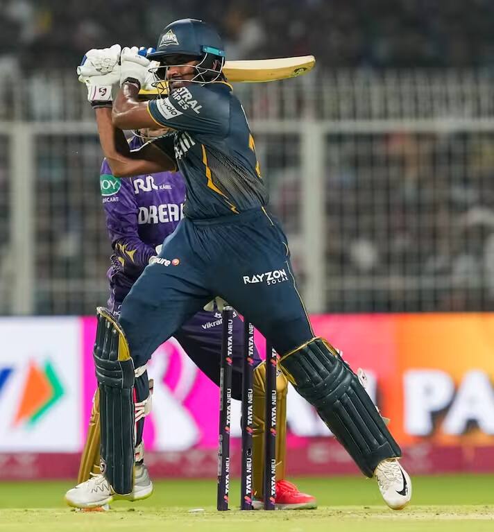 રવિવારની મેચો પહેલા સાઈ સુદર્શન પાસે ઓરેન્જ કેપ હતી. સુદર્શન 8 મેચમાં 417 રન સાથે પ્રથમ સ્થાને હતો. કોહલી 392 રન સાથે બીજા સ્થાને હતો. નિકોલસ પૂરન 9 મેચમાં 377 રન સાથે આ યાદીમાં ત્રીજા સ્થાને હતો.