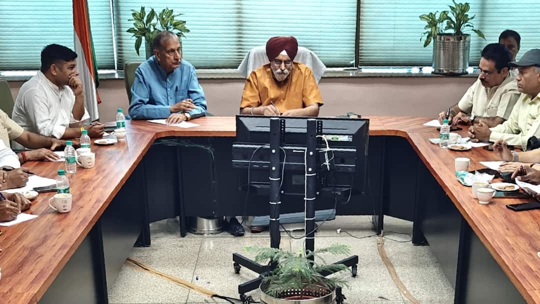 एमसीडी का मेयर पद संभालते ही एक्शन में राजा इकबाल सिंह, दिल्ली के लिए क्या लिया पहला फैसला? Raja Iqbal Singh first decision for Delhi as MCD Mayor Swachh Delhi Abhiyan ann एमसीडी का मेयर पद संभालते ही एक्शन में राजा इकबाल सिंह, दिल्ली के लिए क्या लिया पहला फैसला?