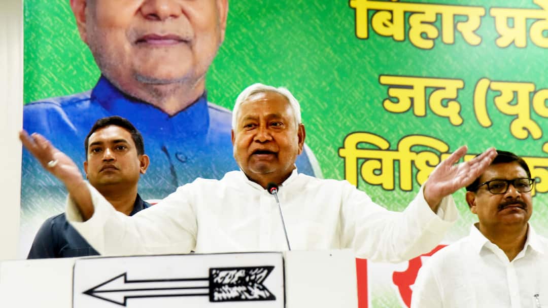 'भतीजा याद है न, डैडी और मम्मी…', अस्पताल में हत्या पर JDU ने तेजस्वी यादव से क्या कहा? JDU Neeraj Kumar Targeted Tejashwi Yadav on Paras Hospital Murder Case 'भतीजा याद है न, डैडी और मम्मी…', अस्पताल में हत्या पर JDU ने तेजस्वी यादव से क्या कहा?