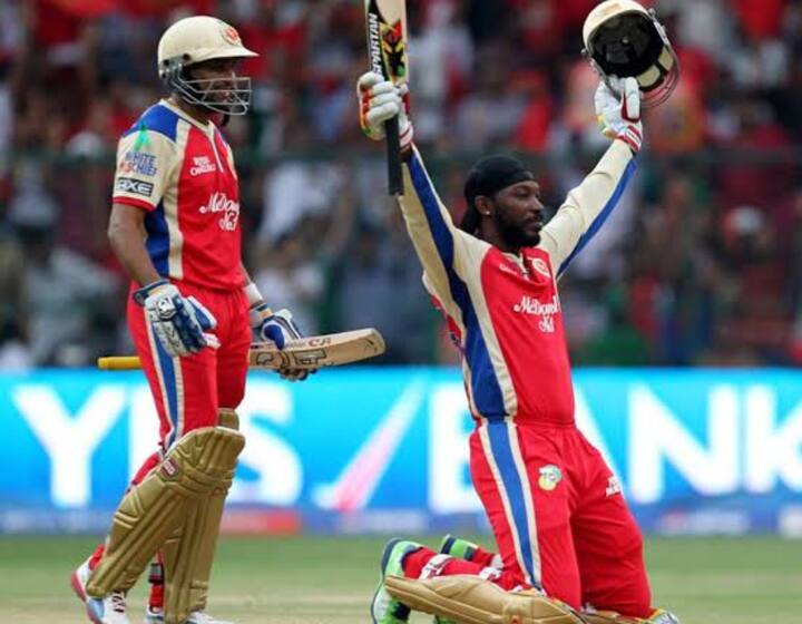 क्रिस गेल अभी भी आईपीएल में सबसे तेज शतक लगाने वाले बल्लेबाज हैं. वेस्टइंडीज प्लेयर ने आरसीबी के लिए खेलते हुए पुणे वॉरियर्स के खिलाफ 3 अप्रैल 2013 को बैंगलोर में ये ऐतिहासिक पारी खेली थी. उन्होंने 30 गेंदों में शतक पूरा किया था.