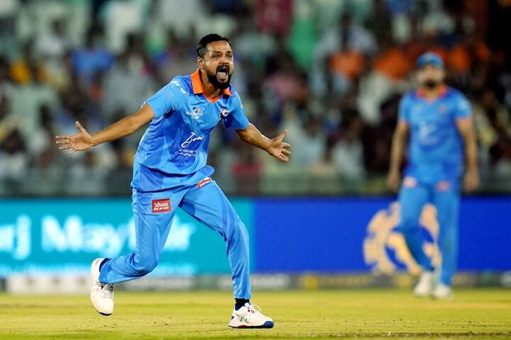 शाहबाज नदीम बिहार के रहने वाले हैं. उन्होंने अंडर 14 में बिहार के लिए खेला था. इसके बाद वो झारखंड के लिए खेलने लगे. वहीं वो भारत के लिए दो टेस्ट मैच खेल चुके हैं. इसके अलावा बिहार से कीर्ति आजाद और सबा करीम जैसे खिलाड़ी भी हैं, जिन्होंने आगे चलकर भारत के लिए खेला है.