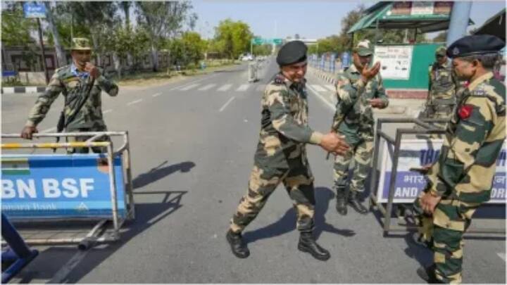 हवाई मार्ग के जरिए पाकिस्तान पहुंचे लोगों का आंकड़ा अभी मौजूद नहीं है. आज (मंगलवार) भी पड़ोसी मुल्क में वहां पहुंचने वालों का सिलसिला जारी है.