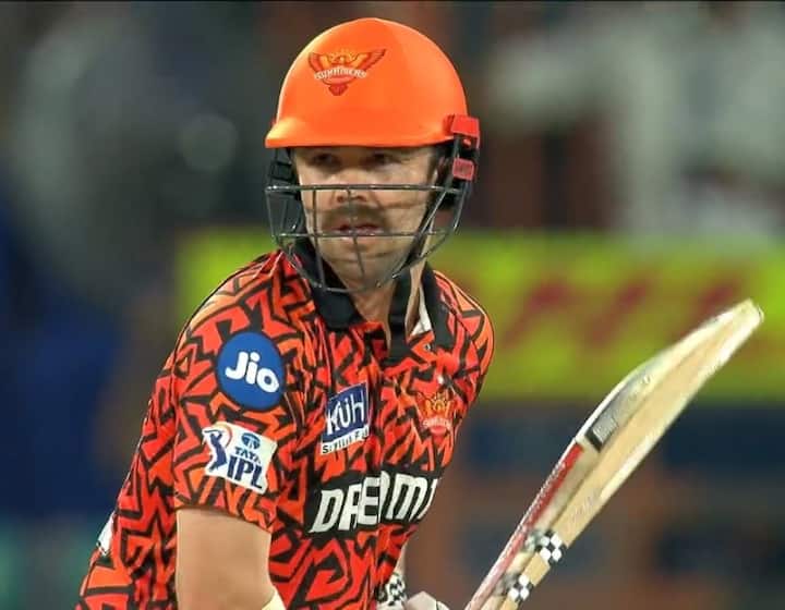 पांचवे नंबर पर ऑस्ट्रेलियाई बल्लेबाज ट्रैविस हेड हैं. हेड ने 15 अप्रैल 2024 को हैदराबाद के लिए खेलते हुए आरसीबी के खिलाफ 39 गेंदों में अपना शतक पूरा किया था.