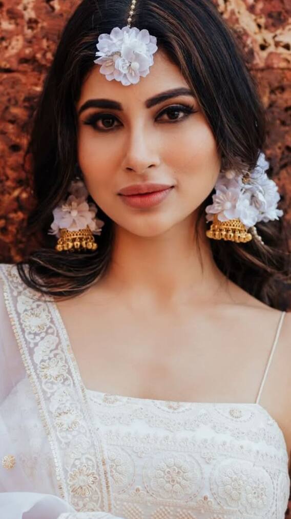 मौनी रॉय के साथ हुआ ये खौफनाक हादसा, छलका दर्द