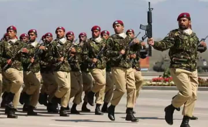 SSG Commando Force: ਪਹਿਲਗਾਮ ਅੱਤਵਾਦੀ ਹਮਲੇ ਤੋਂ ਬਾਅਦ ਪਾਕਿਸਤਾਨ ਨਾਲ ਜੁੜੇ ਹਰ ਮੁੱਦੇ 'ਤੇ ਚਰਚਾ ਹੋ ਰਹੀ ਹੈ। ਇਸੇ ਤਹਿਤ ਆਓ ਜਾਣਦੇ ਹਾਂ ਕਿ SSG ਕਮਾਂਡੋ ਦਾ ਕੰਮ ਕੀ ਹੈ।