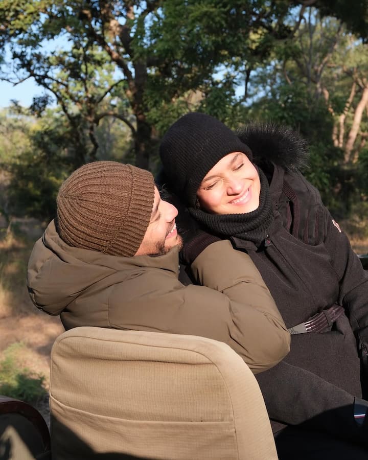 टीवी की फेमस एक्ट्रेस अंकिता लोखंडे ने साल 2021 में बिजनेसमैन विक्की जैन से शादी रचाई थी. दोनों की शादी को ग्रैंड बनाने के लिए इसमें पानी की तरह पैसा बहाया गया था.