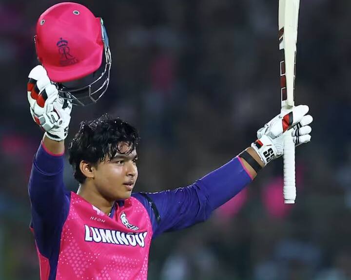 ਵੈਭਵ ਸੂਰਿਆਵੰਸ਼ੀ ਨੇ ਮੰਗਲਵਾਰ ਨੂੰ ਗੁਜਰਾਤ ਟਾਈਟਨਸ ਵਿਰੁੱਧ ਇਤਿਹਾਸਕ ਪਾਰੀ ਖੇਡੀ। ਉਸਨੇ 35 ਗੇਂਦਾਂ ਵਿੱਚ ਸੈਂਕੜਾ ਲਗਾ ਕੇ ਕਈ ਰਿਕਾਰਡ ਬਣਾਏ। ਵੈਭਵ ਦੀ ਉਮਰ 14 ਸਾਲ ਦੱਸੀ ਜਾਂਦੀ ਹੈ। ਵੈਭਵ 'ਤੇ ਸਾਬਕਾ ਪਾਕਿਸਤਾਨੀ ਖਿਡਾਰੀ ਜੁਨੈਦ ਖਾਨ ਨੇ ਵੀ ਉਮਰ ਧੋਖਾਧੜੀ ਦਾ ਦੋਸ਼ ਲਗਾਇਆ ਸੀ। ਅਜਿਹੀ ਸਥਿਤੀ ਵਿੱਚ, ਹਰ ਕਿਸੇ ਦੇ ਮਨ ਵਿੱਚ ਇਹ ਸਵਾਲ ਹੈ ਕਿ ਕੀ ਵੈਭਵ ਸੱਚਮੁੱਚ 14 ਸਾਲ ਦਾ ਹੈ? ਇੱਥੇ ਇਸ ਖਿਡਾਰੀ ਬਾਰੇ ਸਭ ਕੁਝ ਜਾਣੋ, ਉਸਦੀ ਅਸਲ ਉਮਰ ਸਮੇਤ।