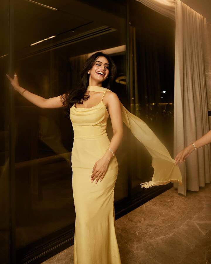 बता दें कि न्यासा के बॉलीवुड डेब्यू को लेकर अभी तक उनके पेरेंट्स ने कोई रिएक्शन नहीं दिया. लेकिन मनीष मल्होत्रा ने न्यासा की फोटोज शेयर करते हुए लिखा है कि, ‘आपके बॉलीवुड डेब्यू का इंतजार नहीं कर सकता.’