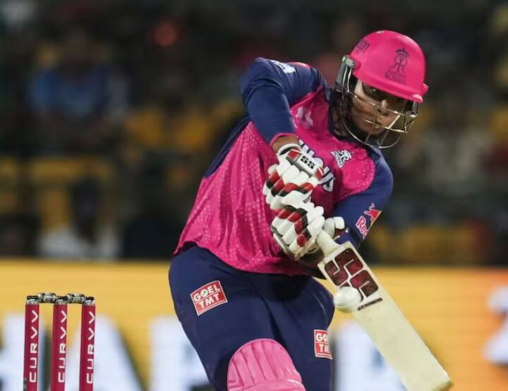 ਵੈਭਵ ਦੇ ਪਿਤਾ ਸੰਜੀਵ ਸੂਰਿਆਵੰਸ਼ੀ ਨੇ ਧੋਖਾਧੜੀ ਦੇ ਦੋਸ਼ਾਂ ਦਾ ਜਵਾਬ ਦਿੱਤਾ। ਉਨ੍ਹਾਂ ਕਿਹਾ ਕਿ ਜਦੋਂ ਵੈਭਵ 8 ਸਾਲ ਦਾ ਸੀ, ਤਾਂ ਉਨ੍ਹਾਂ ਦੀ ਅਧਿਕਾਰਤ ਹੱਡੀਆਂ ਦੀ ਜਾਂਚ ਕੀਤੀ ਗਈ ਸੀ। ਉਸਨੇ ਦੱਸਿਆ ਕਿ ਇਹ ਟੈਸਟ ਬੀਸੀਸੀਆਈ ਦੁਆਰਾ ਪ੍ਰਮਾਣਿਤ ਹੈ। ਇਹ ਟੈਸਟ ਸਿਰਫ਼ ਨੌਜਵਾਨ ਖਿਡਾਰੀਆਂ ਦੀ ਉਮਰ ਦੀ ਜਾਂਚ ਕਰਨ ਲਈ ਕੀਤਾ ਜਾਂਦਾ ਹੈ।