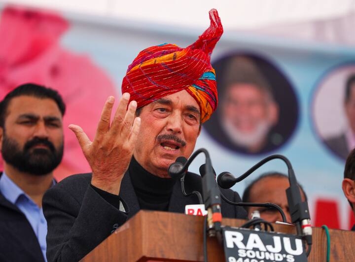 आजाद ने ये भी कहा कि पाकिस्तान के जनरल जिस तरह के शब्दों का इस्तेमाल कर रहे हैं, यह उनकी गिरी हुई सोच और शख्सियत को दिखाता है. हम तो विरोध में भी उतना नहीं गिर सकते. (फाइल फोटो)