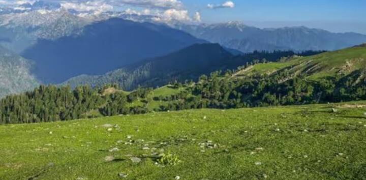 ਕਸ਼ਮੀਰ ਦੇ ਕੁਝ ਹਿੱਸਿਆਂ ਨੂੰ ਲੈ ਕੇ ਪਾਕਿਸਤਾਨ ਅਤੇ ਭਾਰਤ ਵਿਚਕਾਰ ਸ਼ੁਰੂ ਤੋਂ ਹੀ ਤਣਾਅ ਰਿਹਾ ਹੈ ਅਤੇ ਇਹ ਤਣਾਅ ਪਹਿਲਗਾਮ ਵਿੱਚ ਹੋਏ ਇਸ ਅੱਤਵਾਦੀ ਹਮਲੇ ਦਾ ਕਾਰਨ ਵੀ ਹੈ। ਕਸ਼ਮੀਰ ਦਾ ਕੁਝ ਹਿੱਸਾ ਪਾਕਿਸਤਾਨ ਕੋਲ ਹੈ ਅਤੇ ਬਾਕੀ ਭਾਰਤ ਵਿੱਚ ਪੈਂਦਾ ਹੈ।