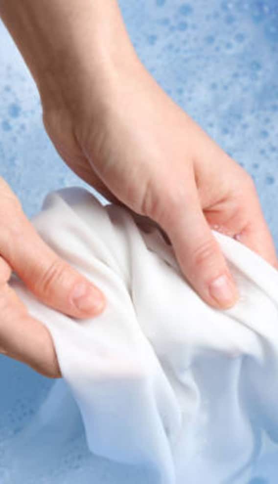 कपड़े पर ऑयल लग जाए तो उसे कैसे करें साफ