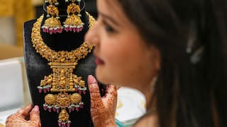 Gold Rate Reduced: இன்று ஒரே நாளில் அதிரடியாக குறைந்த தங்கம் விலை.. எவ்வளவு தெரியுமா.?