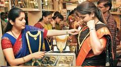 Gold-Silver Rate: ਸੋਨਾ ਖਰੀਦਣ ਵਾਲਿਆਂ ਲਈ ਖੁਸ਼ਖਬਰੀ! ਡਿੱਗੀ ਰਹੀਆਂ ਕੀਮਤਾਂ ਨਾਲ ਗਾਹਕ ਖੁਸ਼; ਜਾਣੋ 10 ਗ੍ਰਾਮ ਕਿੰਨਾ ਸਸਤਾ ?