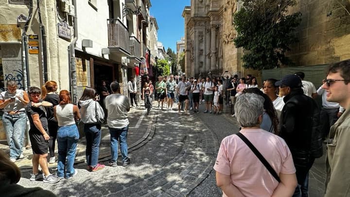 People in Portugal and Spain have been complaining about not being able to access telecommunications and mobile networks during the power outage.(X@phantomstays)