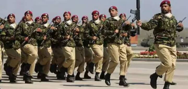 ਹੁਣ ਗੱਲ ਕਰਦੇ ਹਾਂ ਪਾਕਿਸਤਾਨ ਦੇ SSG ਕਮਾਂਡੋਜ਼ ਬਾਰੇ। ਇਸ ਫੋਰਸ ਨੂੰ ਪਾਕਿਸਤਾਨ ਦੀ ਸਭ ਤੋਂ ਖਤਰਨਾਕ ਕਮਾਂਡੋ ਫੋਰਸ ਮੰਨਿਆ ਜਾਂਦਾ ਹੈ।