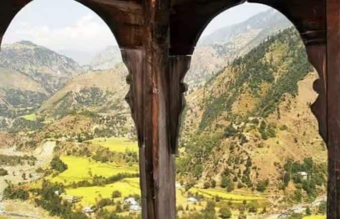 ਪਾਕਿਸਤਾਨ ਕੋਲ ਕਸ਼ਮੀਰ ਦੇ ਲਗਭਗ 35 ਪ੍ਰਤੀਸ਼ਤ ਹਿੱਸੇ ਦਾ ਮਾਲਕ ਹੈ। ਜੰਮੂ ਦੀ ਗੱਲ ਕਰੀਏ ਤਾਂ ਇਹ 36,315 ਵਰਗ ਕਿਲੋਮੀਟਰ ਵਿੱਚ ਫੈਲਿਆ ਹੋਇਆ ਹੈ, ਪਾਕਿਸਤਾਨ ਦਾ ਕੁੱਲ ਖੇਤਰਫਲ 13,297 ਕਿਲੋਮੀਟਰ ਹੈ, ਜਿਸਨੂੰ ਅਸੀਂ ਪੀਓਕੇ ਵਜੋਂ ਜਾਣਦੇ ਹਾਂ। ਪਾਕਿਸਤਾਨ ਵਿੱਚ ਜੰਮੂ ਵਿੱਚ ਭਿੰਬਰ, ਕੋਟਲੀ, ਮੀਰਪੁਰ, ਪੁੰਛ ਹਵੇਲੀ, ਬਾਗ, ਸੁਧਾਤੀ, ਮੁਜ਼ੱਫਰਾਬਾਦ, ਹੱਟੀਆਂ ਅਤੇ ਹਵੇਲੀ ਵਰਗੇ ਇਲਾਕੇ ਹਨ।