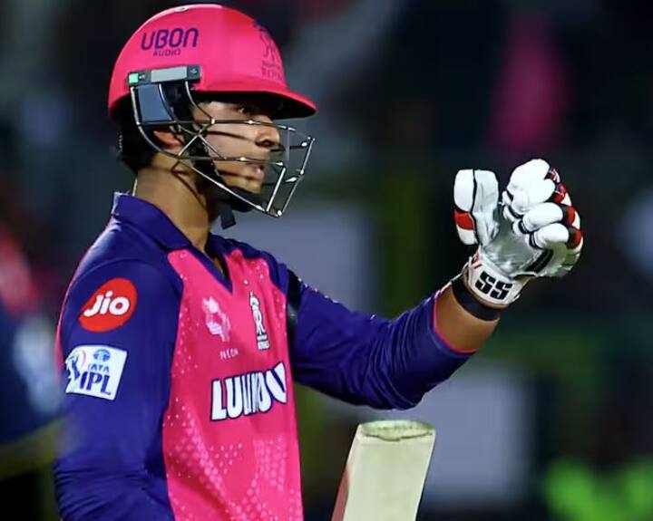 ਅਜਿਹੀ ਸਥਿਤੀ ਵਿੱਚ, ਵੈਭਵ ਦੇ ਪਿਤਾ ਸੰਜੀਵ ਦੁਆਰਾ ਦਿੱਤੇ ਗਏ ਜਵਾਬ ਦਰਸਾਉਂਦੇ ਹਨ ਕਿ ਵੈਭਵ ਅਸਲ ਵਿੱਚ ਸਿਰਫ 14 ਸਾਲ ਦਾ ਹੈ। ਵੈਭਵ ਦਾ ਜਨਮ 27 ਮਾਰਚ 2011 ਨੂੰ ਹੋਇਆ ਸੀ। ਉਹ ਬਿਹਾਰ ਦਾ ਰਹਿਣ ਵਾਲਾ ਹੈ। ਵੈਭਵ ਆਈਪੀਐਲ ਵਿੱਚ ਖੇਡਣ ਵਾਲਾ ਸਭ ਤੋਂ ਘੱਟ ਉਮਰ ਦਾ ਖਿਡਾਰੀ ਬਣਿਆ। ਉਹ ਆਈਪੀਐਲ ਵਿੱਚ ਸੈਂਕੜਾ ਲਗਾਉਣ ਵਾਲਾ ਸਭ ਤੋਂ ਘੱਟ ਉਮਰ ਦਾ ਖਿਡਾਰੀ ਹੈ। ਵੈਭਵ ਦੇ ਮਾਪਿਆਂ ਨੇ ਉਸਦੇ ਇੱਥੋਂ ਤੱਕ ਦੇ ਸਫ਼ਰ ਵਿੱਚ ਬਹੁਤ ਵੱਡੀ ਭੂਮਿਕਾ ਨਿਭਾਈ ਹੈ।