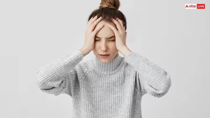 તણાવ ઘટાડે છે - જાયફળમાં કુદરતી શામક ગુણધર્મો હોય છે, જે માનસિક તણાવ અને ચિંતાને શાંત કરે છે. દૂધમાં હાજર ટ્રિપ્ટોફન અને કેલ્શિયમ પણ મૂડને સ્થિર કરે છે.