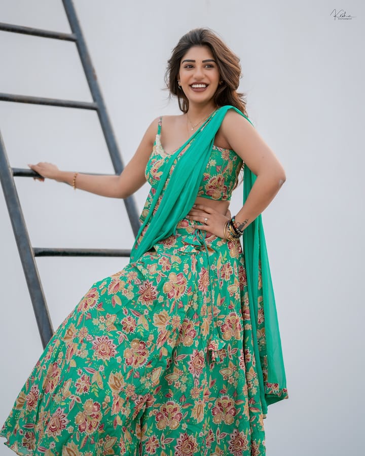 బుల్లితెర నటుడు అమర్దీప్ చౌదరి హీరోగా ఓ సినిమాలో నటిస్తోంది సుప్రీత.. ఆహాలో స్ట్రీమ్ లో చెఫ్ మంత్ర ప్రాజెక్ట్లో Kలో కూడా పాల్గొంది.