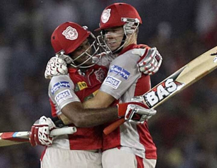 चौथे नंबर पर डेविड मिलर हैं, जिन्होंने 6 मई 2013 को 38 गेंदों में अपना शतक पूरा किया था. किंग्स XI पंजाब (अब पंजाब किंग्स) के लिए खेलते हुए आरसीबी के खिलाफ उन्होंने ये पारी मोहाली के ग्राउंड में खेली थी.