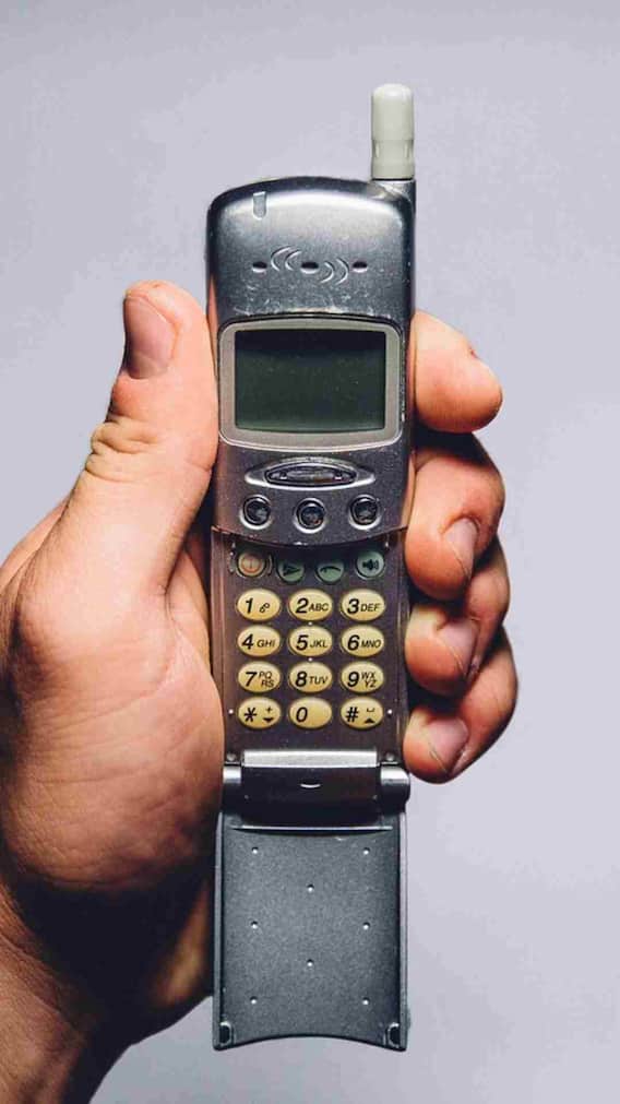 क्या होते हैं सैटेलाइट फोन! क्या कोई भी इसे खरीद सकता है?