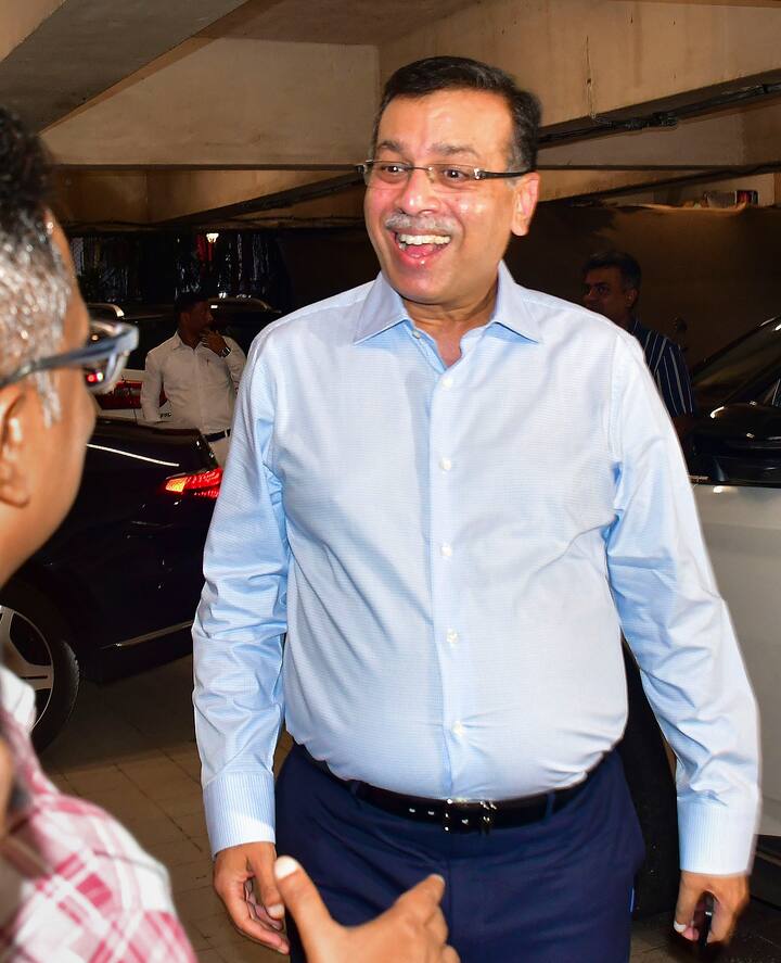 वैभव सूर्यवंशी ने मंगलवार को ऐतिहासिक पारी खेली. इसके बाद से वो छाए हुए हैं. उन्हें कई महान क्रिकेटर्स ने बधाई भी दी. अब लखनऊ सुपर जायंट्स के सह-मालिक संजीव गोयनका का पोस्ट वायरल हो रहा है. जहां पर वैभव उनकी टीम को सपोर्ट करते हुए दिख रहे हैं.