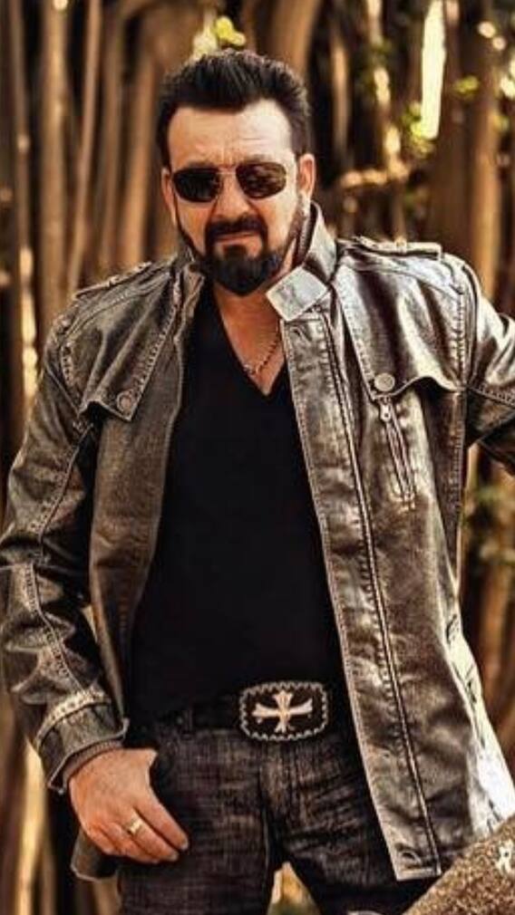 बच्चों के जन्म पर संजू बाबा ने बांटी थी गीता और कुरान