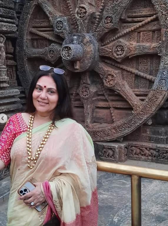 फिर उन्होंने बाद में फिल्मों में एंट्री ली. वो 1983 में फिल्म सुन मेरी लैला में नजर आई थीं. इस फिल्म से उन्होंने एक्टिंग डेब्यू किया. ये फिल्म चली नहीं थी.