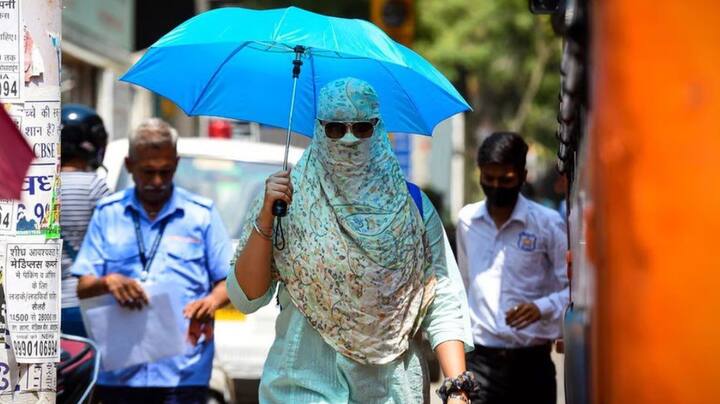 येत्या तीन दिवसात मध्य महाराष्ट्र आणि मराठवाड्यात उष्णतेची लाट राहणार असून विदर्भात अवकाळी पावसाचा अलर्ट देण्यात आलाय.