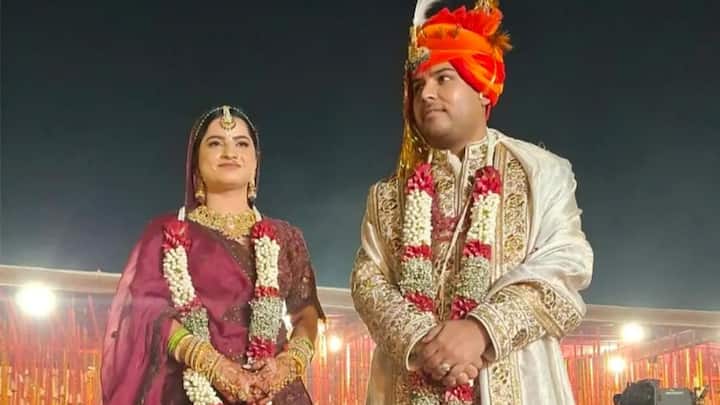 Narendra Singh Tomar Son Wedding Photo: मध्य प्रदेश विधानसभा के स्पीकर नरेंद्र सिंह तोमर के छोटे बेटे प्रबल प्रताप तोमर की शादी राजस्थान के अरुंधति सिंह राजावत से साथ जयपुर में हुई.