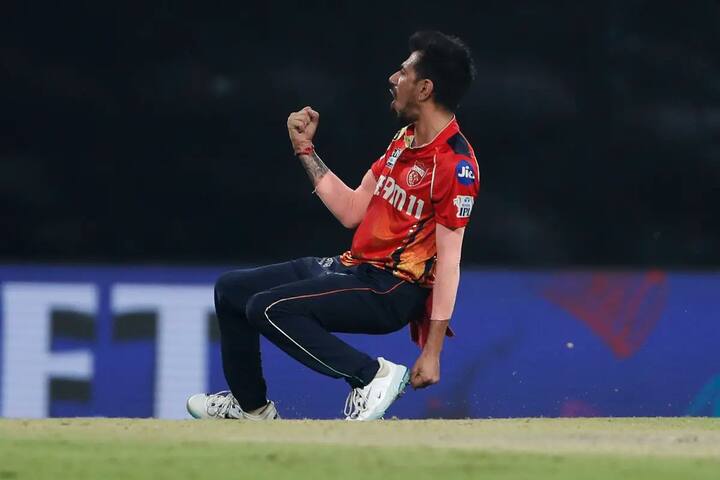 चेपॉक के मैदान में चेन्नई सुपर किंग्स के खिलाफ हैट्रिक लेकर पंजाब किंग्स के युजवेंद्र चहल ने इतिहास रच दिया है. आईपीएल करियर में चहल की यह दूसरी हैट्रिक है.