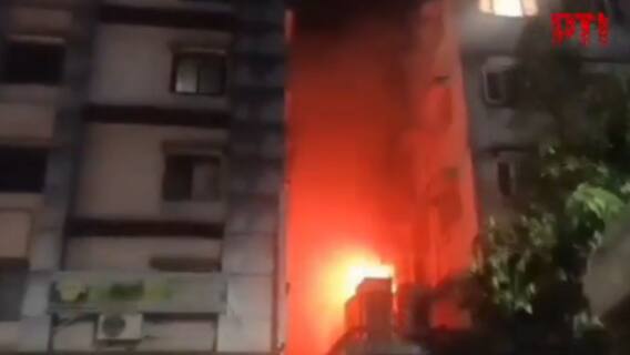 Fire Breaks Out In Kolkata Hotel : ऋतुराज हॉटेलमध्ये लागलेल्या भीषण आगीत 14 जणांचा होरपळून मृत्यू; 22 जणांना वाचवलं, जीव वाचवण्यासाठी हॉटेलच्या छतावरून अन् खिडक्यांमधून उड्या