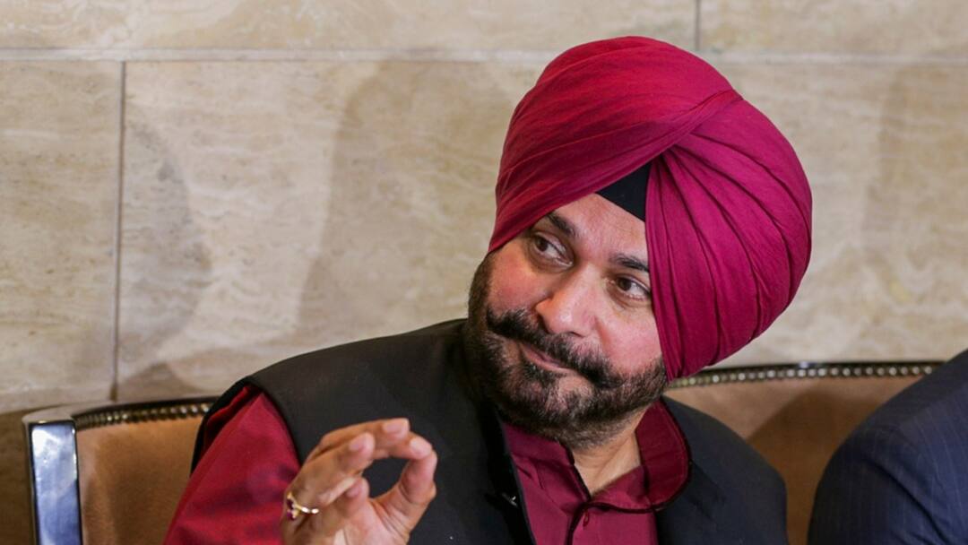 Navjot Singh Sidhu announced YouTube channel as motivational speaker Punjab नवजोत सिंह सिद्धू ने किया YouTube चैनल का ऐलान, करेंगे ये खास काम