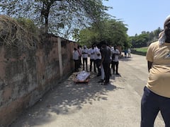 तब्बल 16 तासांच्या शोधकार्यानंतर नाशिकच्या रामकुंडातून गोदापात्रात वाहून गेलेल्या तरुणाचा मृतदेह सापडला, ओळख पटली