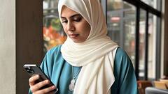 क्या पाकिस्तान में भारत से सस्ते दाम पर मिल रहा है स्मार्टफोन? कीमत का फर्क जानकर रह जाएंगे हैरान