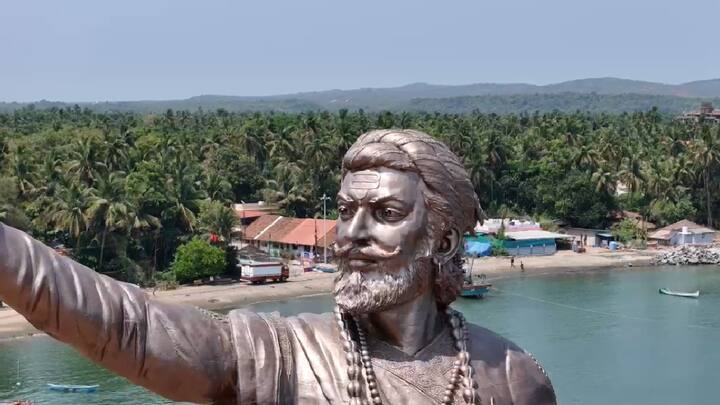 मोहेंजोदडोच्या काळात बनविलेले ब्रॉन्झ धातूपासून बनविलेल्या वास्तुकला आजही हजारो वर्षापासून जशाच्या तशा टिकून आहेत. म्हणून नव्याने उभारण्यात येणाऱ्या शिवरायांचा पुतळा ब्रॉन्झ धातूपासून बनविण्यात आला आहे.