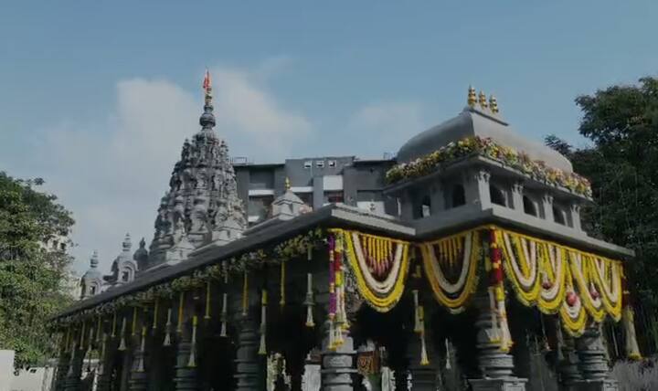 मंदिरात 36 गजमुख आहेत. मूर्ती 2004 साली आणली होती.