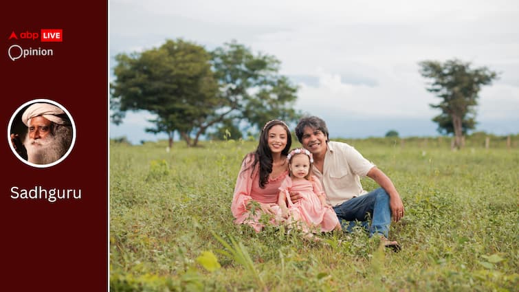 Sadhguru Writes: The Art Of Parenting And Knowing What Not To Give Your Child Opinion Sadhguru Writes The Art Of Parenting abpp Sadhguru Writes: The Art Of Parenting And Knowing What Not To Give Your Child